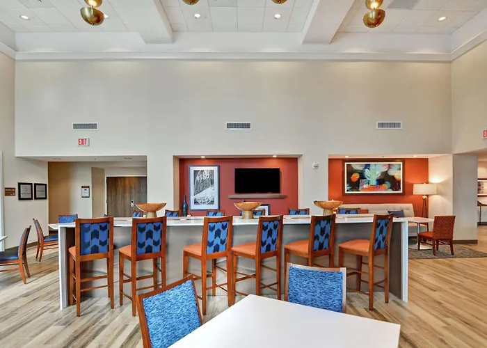 Hotel Hampton & Tucson 3*