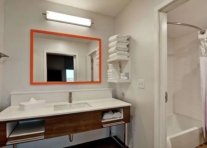 Hampton & Tucson Hotel