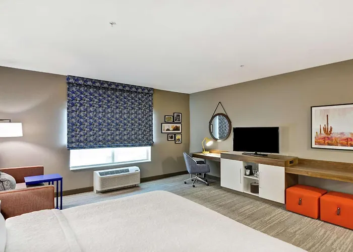 Hotel Hampton & Tucson 3*