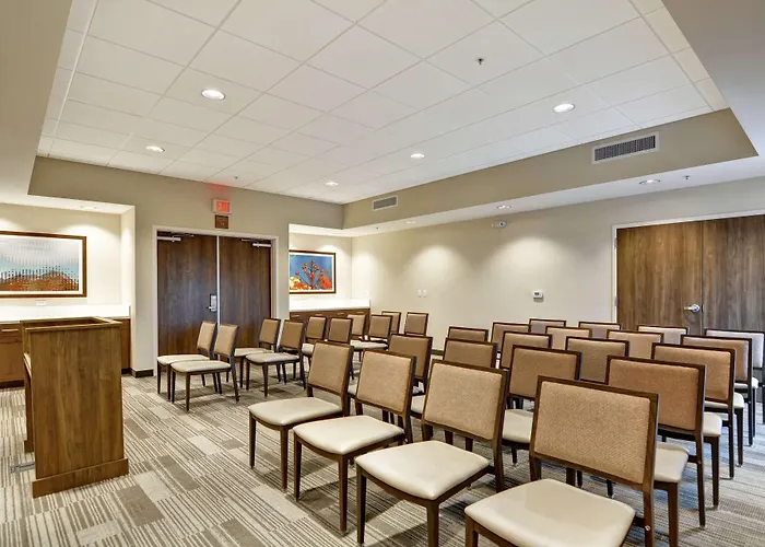 Hampton & Tucson Hotel 3*
