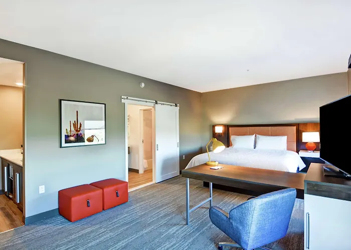 Hampton & Tucson Hotel 3*